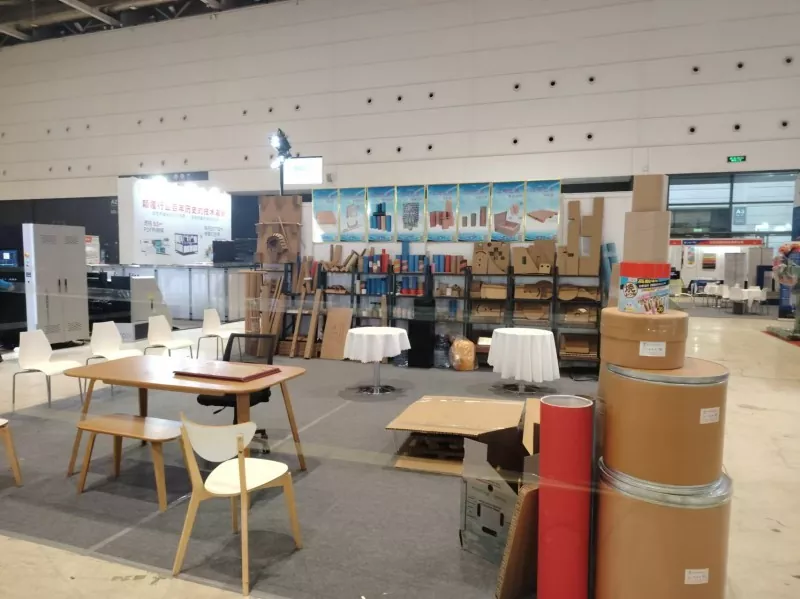 Yilida faz sua estreia na exposição de Hongdao